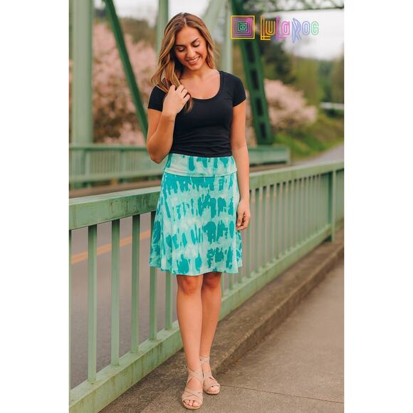 NWT LuLaRoe Azure Tie Dye Skirt Sz. XS - Picture 1 of 4